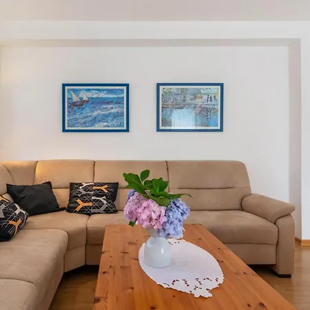 Apartmán Koch Bis 100m² Mit Balkon *
